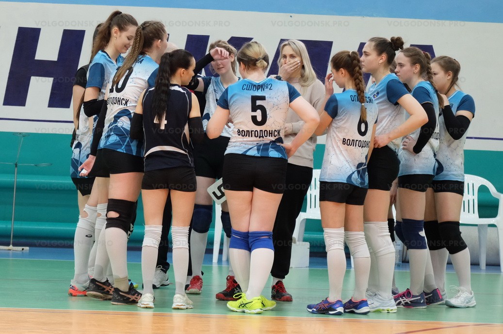 Две волейбольные команды Волгодонска провели абсолютно разные четвертьфиналы чемпионата области